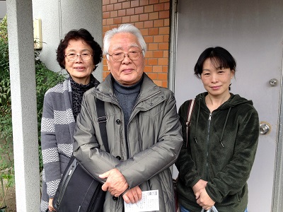 大野城市のお客様より、 ご親族様がお住まいになられて いたお家の片付けのご依頼です。  「お家の片付けを行う予定にして いますので、一番大きな2tパック  をお願いしようと思っているのです が、6日のご予約はできますか？　  それと駐車スペースがなく お家の前も道幅があまり広くない のですが…大丈夫でしょうか？」  とお問い合わせをいただきました。  トラックの駐車スペースをご心配 しておられましたので、  お調べしたところ 近くのコイパーキングが確認でき、  ご希望日のご予約も可能 でしたので後日お伺い することになりました。  当日は、お客様のお母様と娘様と 3人でタンスや食器棚の中のもの を仕分けし梱包作業を  されておられて、作業は ほぼ完了している状態でした。  仕分け作業から搬出作業まで【便利屋】暮らしなんでもお助け隊 福岡茶山店が家一軒丸ごとすべて片付けます親の家(実家) お部屋　老人ホーム入居・退去 解体前 引越し 遺品整理 際に、大型家具 不要品 不用品粗大ごみ 粗大ゴミ の片づけで困っていませんか？  梱包された段ボールとごみ袋が たくさんございましたのでとても 大変な作業だったことと思います。  まずはお家の中を拝見させて いただきお見積をいたしました。  2tパックをご希望されて いましたが、お家の中のもの  すべて片付けるとなると 2tトラック1台では片付けられる 量ではありませんでした。  「すみません、 わたしの検討違いで…でも 全部片付けなくていけないので どれくらいの費用がかかるか お見積りをお願いします。」  と、とても申し訳なさそうに お客様はご相談されましたが、  どれくらいのトラックで全部 片付けられるかなんてベテランの  スタッフでなければすぐに 検討なんてつかないものです。  お問い合わせの際に、 大きな家具類やお部屋数、 お客様が見たままの状況を お伝えしてくださるだけで 構いません。  もし検討が違った場合でも 色々なプランをご提案できます のでお気軽にご相談ください。  どうしよう、たくさんの不用品・不要品・粗大ゴミ・粗大ごみ 時間もないし、人手もいないし、どこの業者にお願いしたらようのか わからないし、いったい費用はどれくらい必要なの、作業時間はどれくらいかかるの  お家の中のものを全部ということ でしたので、各お部屋を再度拝見 させていただきました。  大きな和ダンスセット タンス(中)2台・介護ベッド・ 食器棚(大)・ダイニングテーブル コタツ・鏡台・テレビ2台 冷蔵庫(大)・洗濯機・エアコン3台 ベッド(S)・3段BOX・押入れの中 仕分けされた段ボール/ごみ袋 家電品  外に設置されている倉庫内を 含めて2tトラック2,5台ほどの 片付け作業が必要でした。  （お客様が思っていたより費用が かかってしまうことや  お見積り当日に追加の作業を お願いしたいということが あるかと思います。  ご遠慮なくお伺いしたスタッフへ 相談ください。  お見積りの費用をお伝えしたところ  「全部片付けていただきたいの でよろしくお願いします。」  とご承諾をいただきました。  次の問題は片付け作業量が 増えておりましたので、  本日中に完了することが できないことをお伝えし  再度スケジュールの調整を お客様とご相談いたしました。  「完了日時はまだ余裕が ありますので大丈夫なのですが、 今日以外ですと作業にお立会い することができません。」  そこで、お家の鍵をお預かりし、 作業が完了しましたら  ご報告のお電話をいたしますので ご都合のよい日時にご確認という  かたちで作業をすすめさせて いただくことになりました。  …作業へのお立会いはお客様の ご要望にそって行っております。 お立会いができない場合は、 鍵をお預かりして作業を 行っております。 また遠方からのご依頼でご確認に こられないような場合は 作業完了報告書を 作成いたします。  主な作業は運びだし作業 でしたので、翌日よりスケジュール の調整を行いながら、  作業後のお掃除も含めて 作業時間は2日間で完了 することができました。  完了報告のお電話の後、 確認にきていただきました。  ご確認当日は、 お客様とご両親の3人で来られ、  「床のお掃除までしてくださってい るのですか！きれいになりました ね～ものがなくなるとこんなに 広く感じるのね！ここまできれい にしていただいて ありがとうございます。」  と感謝の言葉を かけていただきました。  ここにお住まいになられていた ご親族様がご入院され、  数年間そのままの状態でしたので 片付けを行おうと当社へ ご相談をされたとのことでした。  最後にお客様より 「本当に大変な作業を ありがとうございました。また何か 困ったときはお願いさせて もらうかと思いますので その際はよろしくお願いします。」  とお礼のお言葉をかけていただき、 みなさま揃って写真撮影にも ご協力いただきました。  親の家(実家) お部屋 老人ホーム入居・退去 引越し 解体前 遺品整理の際の不用な家具 不用品 不要品 粗大ごみ 粗大ゴミ家一軒丸ごと片付けを【便利屋】暮らしなんでもお助け隊 福岡茶山店が作業完了ですっきりしました  片付けに関することはいろいろ 何でもお手伝いしておりますので  「おたくでは、こんな片付けも できる？」というようにお気軽に お問い合せ下さい。  お電話お待ちしております。