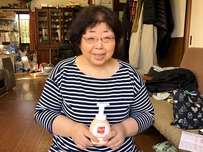 春日市のお客様より、片付け専門の便利屋、【便利屋】暮らしなんでもお助け隊 福岡茶山店(福岡)へ大きなアンティークの机の片付けのご依頼です。今回、模様替えを行う際に机を処分することになりご相談をいただきました。自分ではとても処分することができませんでしたので、本当に助かりましたと最後はにっこり笑顔で写真撮影のご協力をいただきました。また不用品処分・粗大ゴミで困った際はぜひご相談ください。
